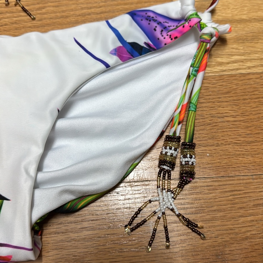 Brazilian bikini - Picture 3 of 3